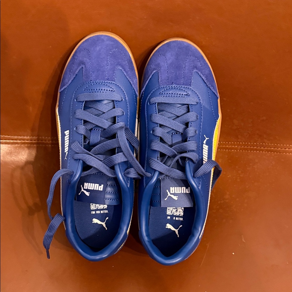 Puma Men's Royal Blue and Gold Sneakers